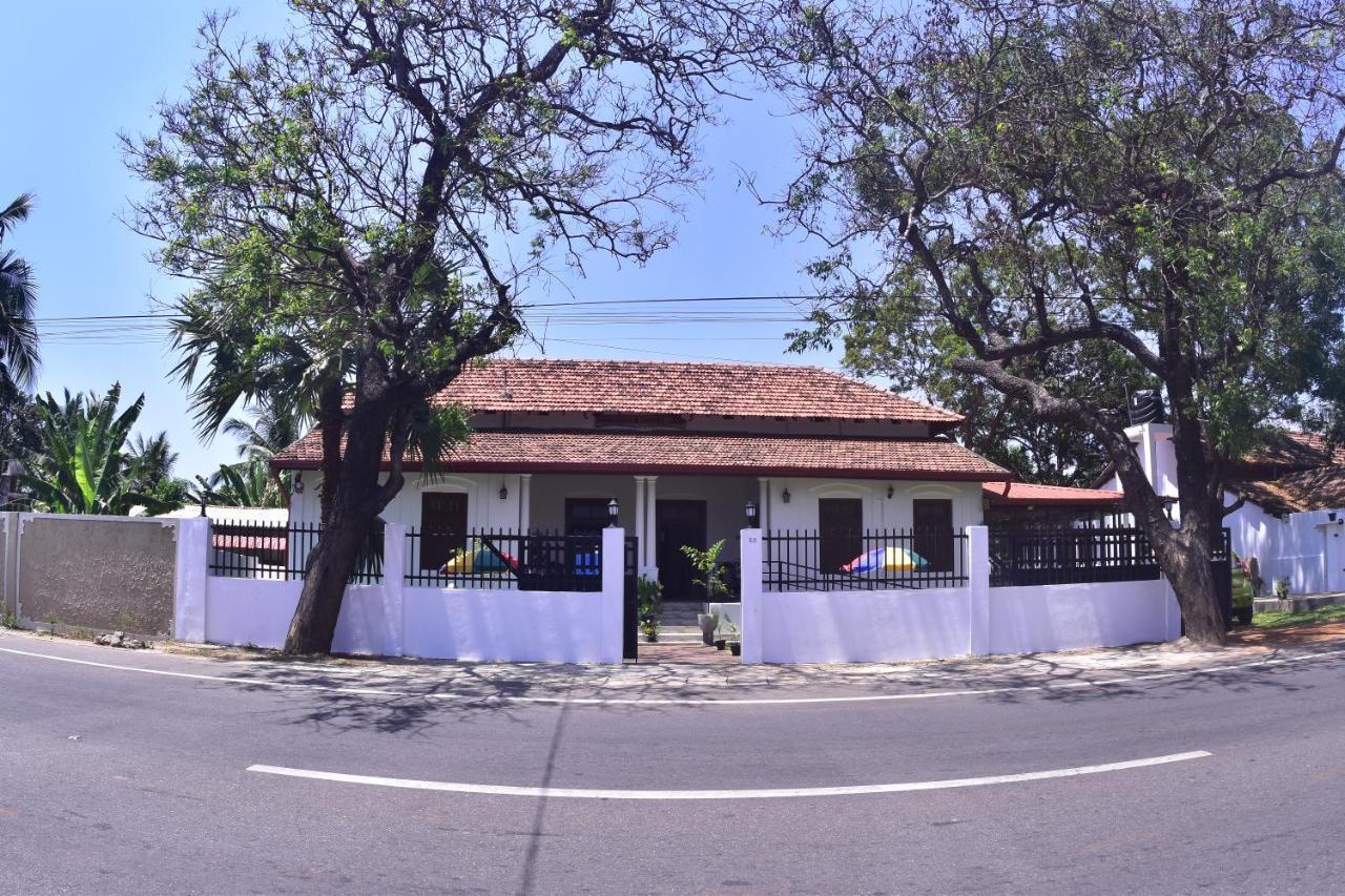 Peninsula Hotel Jaffna Exterior photo