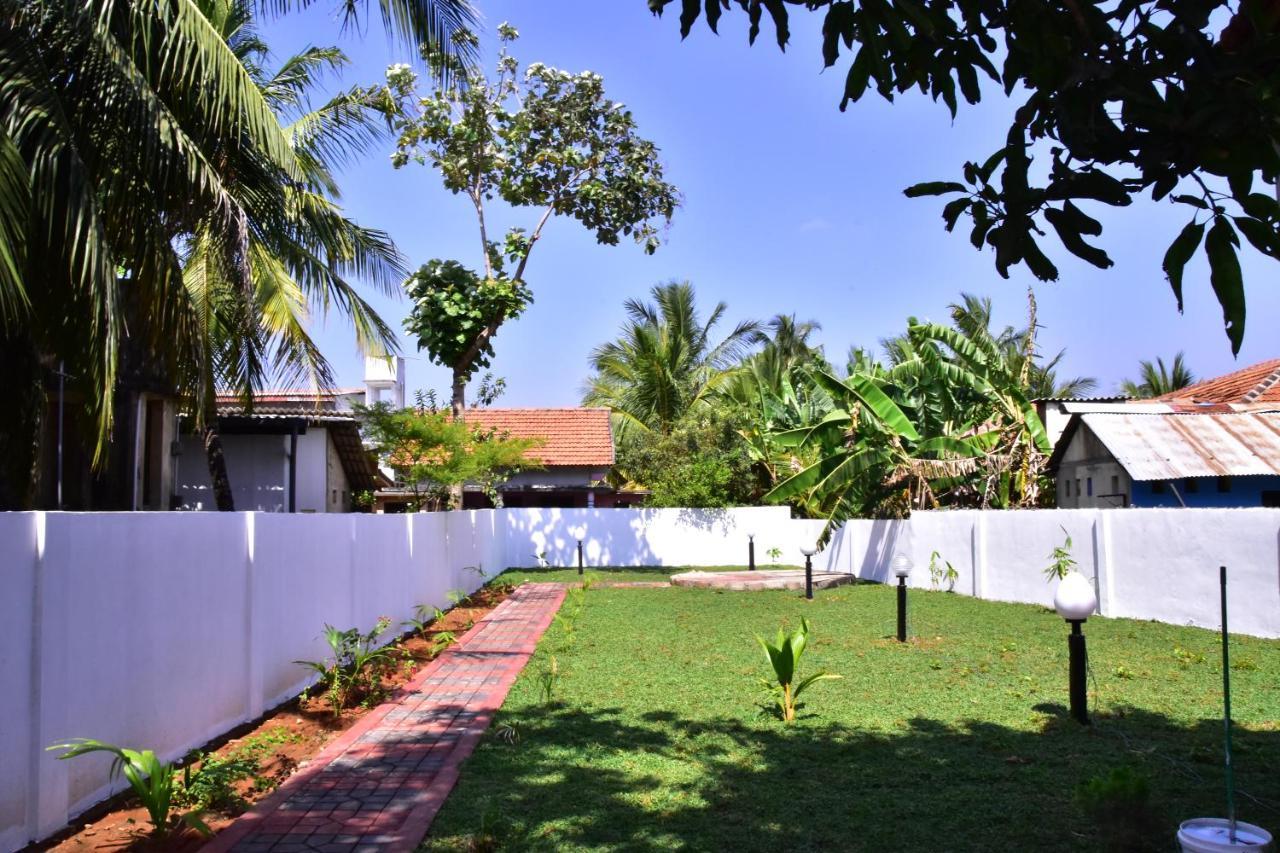 Peninsula Hotel Jaffna Exterior photo